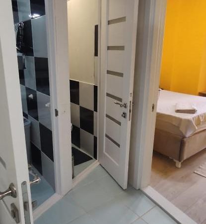 One Room With A Shared Bathroom Chişinau Exteriör bild