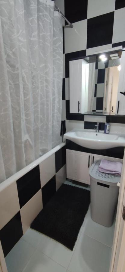 One Room With A Shared Bathroom Chişinau Exteriör bild