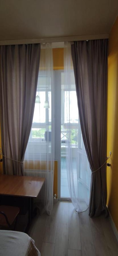One Room With A Shared Bathroom Chişinau Exteriör bild