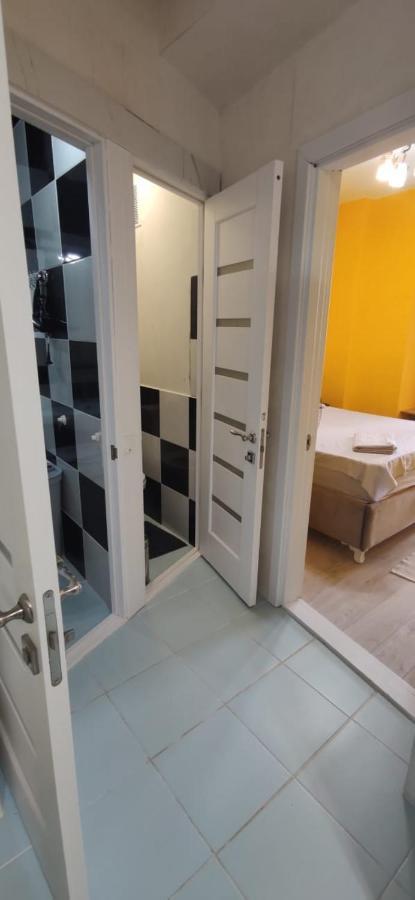 One Room With A Shared Bathroom Chişinau Exteriör bild
